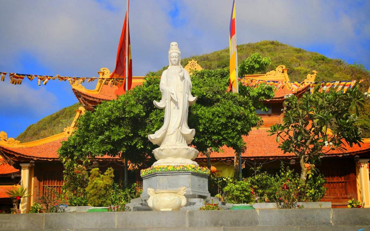 Vân Sơn Tự Côn Đảo - Khám phá địa danh chùa Núi Một (2023)